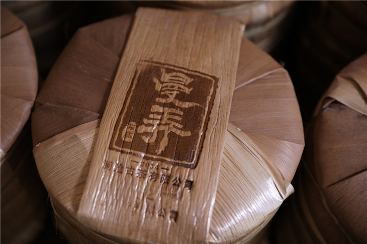 7饼装澜沧古茶2014年曼弄大饼普洱生茶