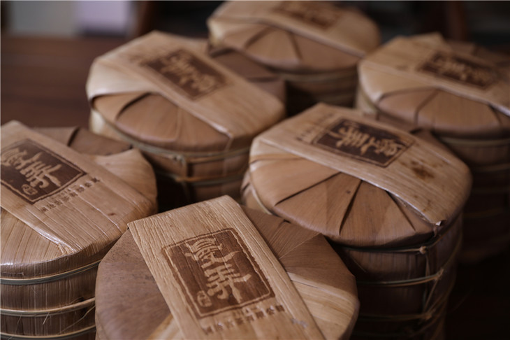 7饼装澜沧古茶2014年曼弄大饼普洱生茶