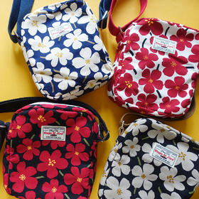 HUJI祤集Toast斜挎包插画小花朵朵