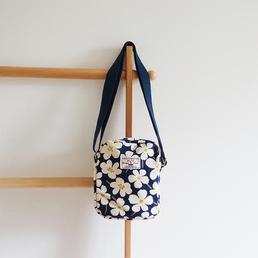 HUJI祤集Toast斜挎包插画小花朵朵 商品图1