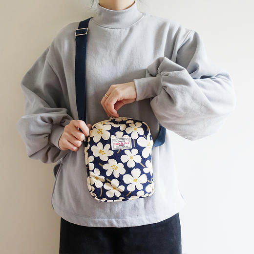 HUJI祤集Toast斜挎包插画小花朵朵 商品图3