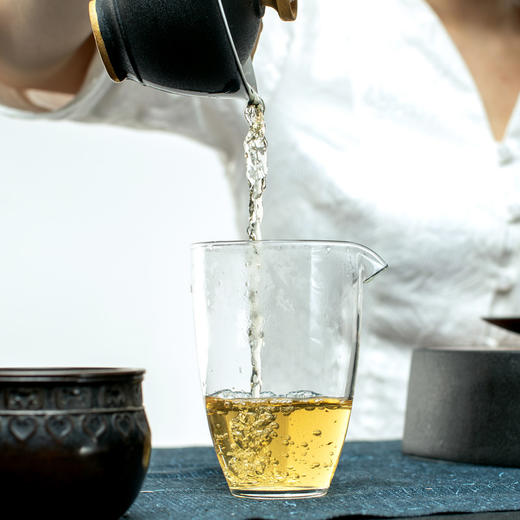 【传世级曼松】王子和山 2019年古树头春纯料茶 357克经典饼形/皇家茶园 商品图4