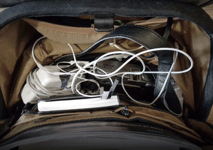 可想电量满格,出门又要带很多东西, 充电宝,充电头,数据线… 多到包包