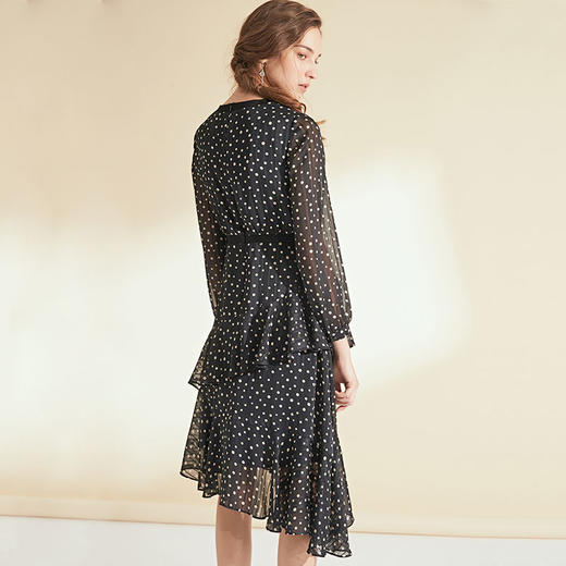 EITIE爱特爱女装秋季层次荷叶边收腰显瘦黑白波点连衣裙6007717 商品图2