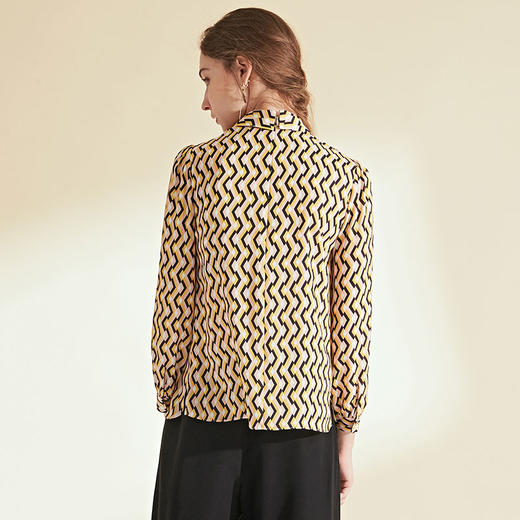 EITIE爱特爱女装春秋新品领口飘带时尚复古印花优雅小上衣T恤6013705 商品图3