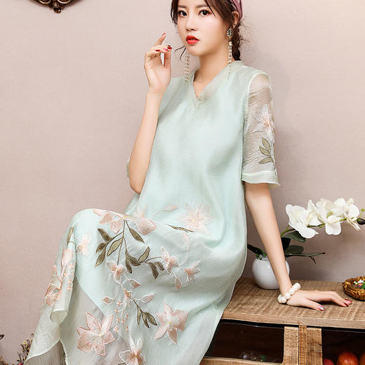 刺绣中国风，V领短袖宽松大码中长款连衣裙OG-99385 商品图0