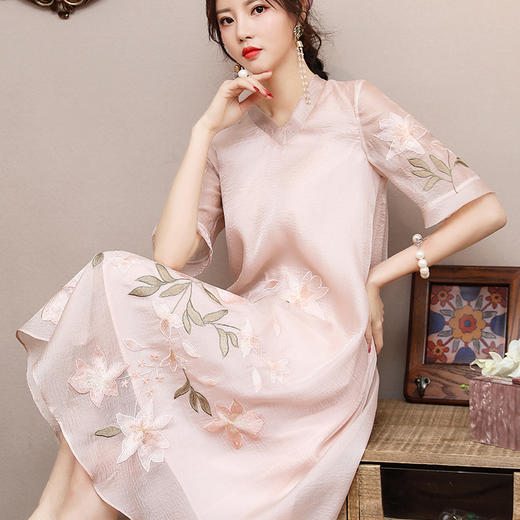 刺绣中国风，V领短袖宽松大码中长款连衣裙OG-99385 商品图1