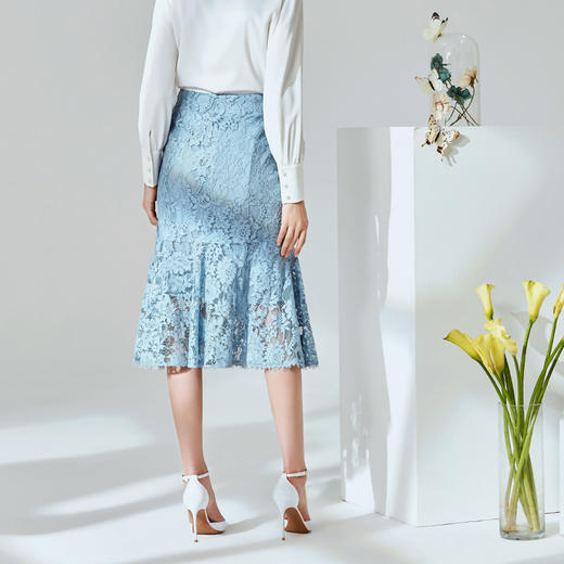 EITIE爱特爱春季新款通勤时尚纯色包臀鱼尾蕾丝钩花半身裙女A2006409 商品图4