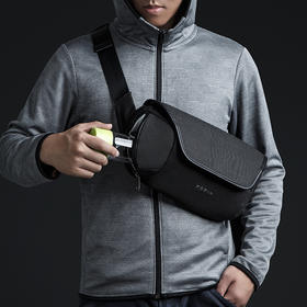 KORIN·全防割男士斜挎胸包，防割防水、超能装、1秒拿取，成熟男人的标配