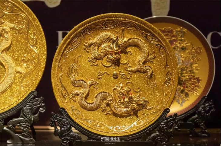 聆听金箔的前世今生在这里,我们通过对金箔工艺品的参观代表着世界