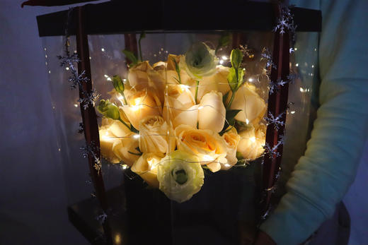 玫瑰正方体礼盒皇冠款三选一 商品图4