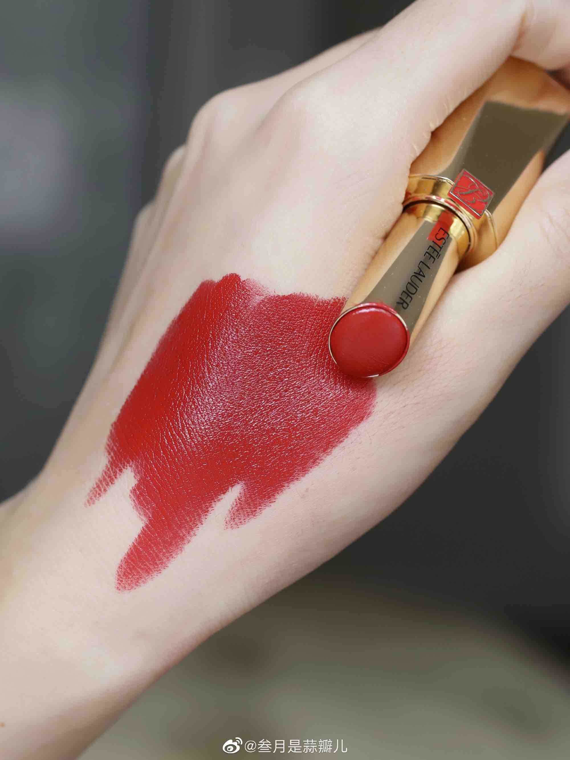 雅诗兰黛金管口红