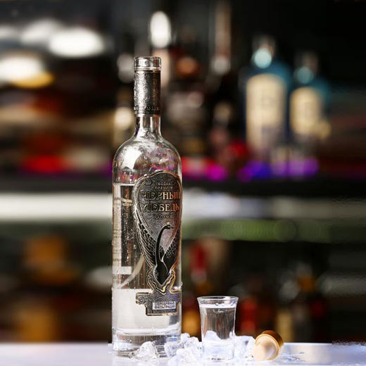 拉达米尔黑天鹅伏特加700ml 宴会聚餐调酒送礼 俄优品