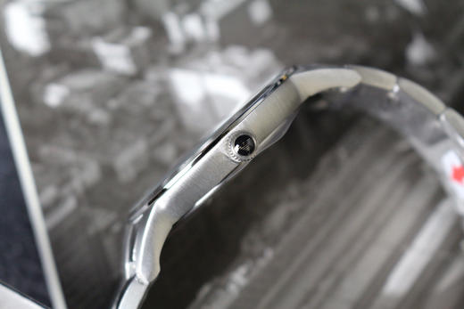 原单阿玛尼Armani Ar2457
机芯：进口石英机芯
表壳：316L精钢
表镜：矿物质强化玻璃 商品图4