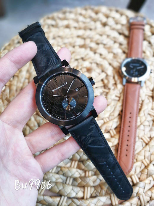 原单巴宝莉Burberry Bu9906
机芯：原装瑞士石英金机
表壳：316L精钢
表带：优质进口牛皮 商品图0