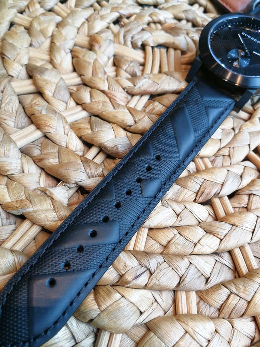 原单巴宝莉Burberry Bu9906
机芯：原装瑞士石英金机
表壳：316L精钢
表带：优质进口牛皮 商品图7