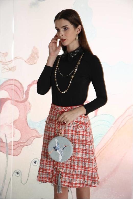 【伯妮斯茵】气质修身丝线钉珠领子T恤--皎若朝霞--《洛神赋》1T6013 商品图1