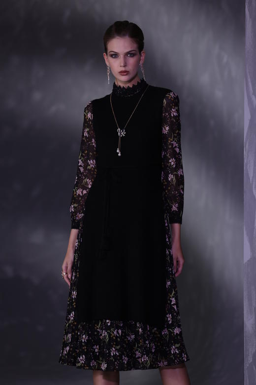 【伯妮斯茵】 简约大方黑色背心款毛织连衣裙--太阳窗的幻想--《因汉而生--哥特》3ES6231 商品图5