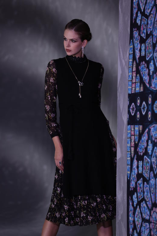 【伯妮斯茵】 简约大方黑色背心款毛织连衣裙--太阳窗的幻想--《因汉而生--哥特》3ES6231 商品图3