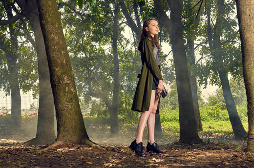 【伯妮斯茵】3D6721--军绿色风衣-《草地上的午餐》 商品图3