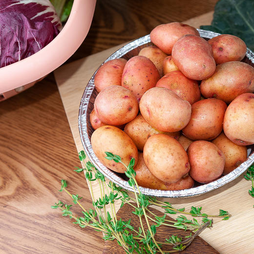 新鲜软糯的云南红皮小土豆 高海拔自然生长 口感细腻 产地现摘新鲜直达 2/5斤装 商品图1