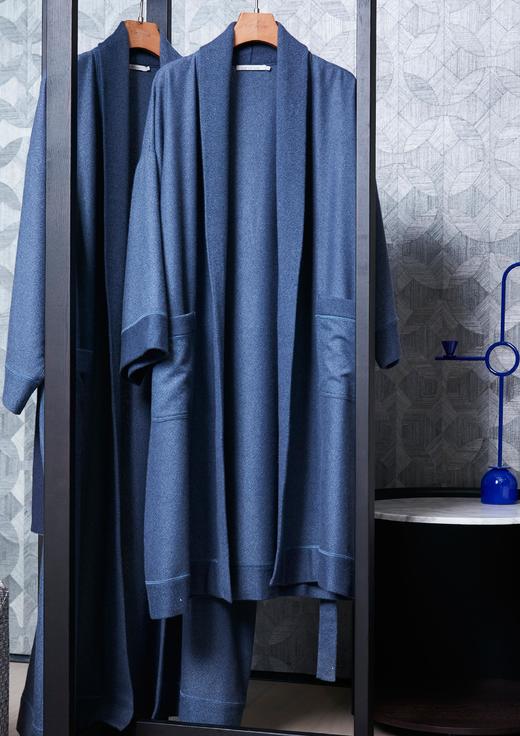 加大版青果领羊绒睡袍 SJN19M301N 商品图3