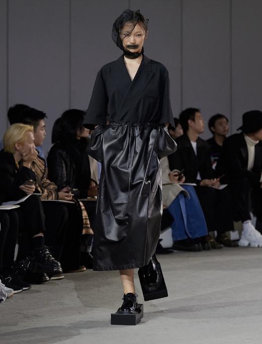 MAISON SANS TITRE 黑色小羊皮腰部抽带半裙 SS20ST09MA05BK01 商品图0