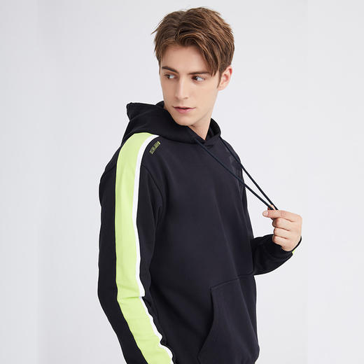 KELME卡尔美秋冬新款字母连帽衫时尚休闲插色套头卫衣外套男 商品图2