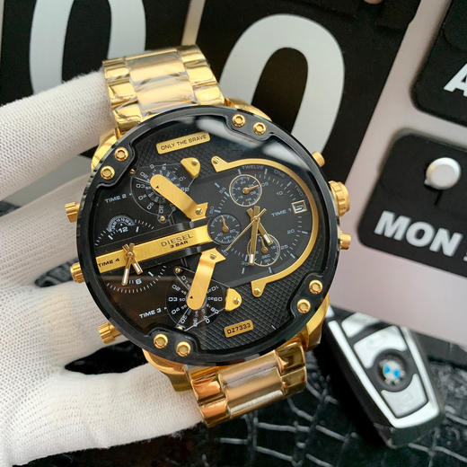 迪赛 DIESEI 精品男士腕表 卓越腕时计  
表带：316L精钢表带 舒适佩戴  
材质: 矿物质钢化玻璃  904L精钢壳 商品图0