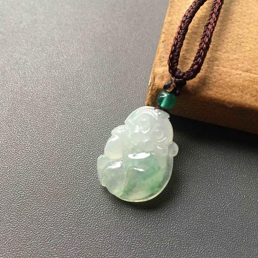 冰种飘绿翡翠猴子 商品图3