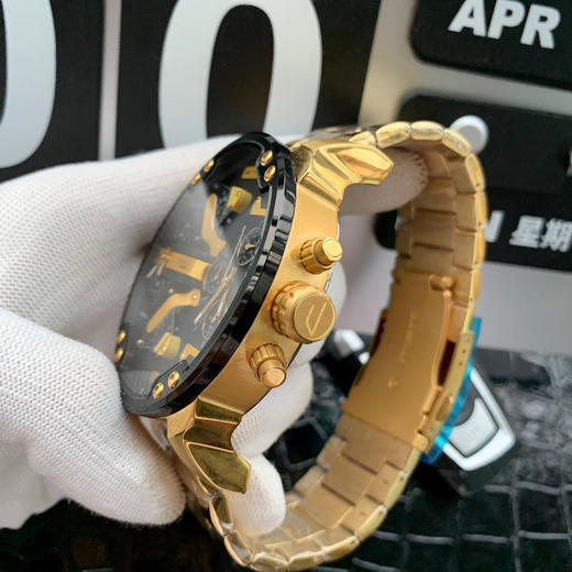 迪赛 DIESEI 精品男士腕表 卓越腕时计  
表带：316L精钢表带 舒适佩戴  
材质: 矿物质钢化玻璃  904L精钢壳 商品图3