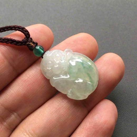 冰种飘绿翡翠猴子 商品图2