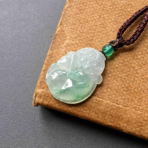 冰种飘绿翡翠猴子 商品图1