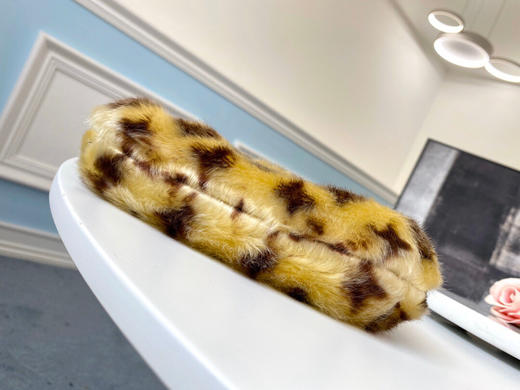 春季特惠💰1060 原单品质 M76096 2020秀款 MonogramConstellation人工皮草貂毛与绒内衬映现奢华,Monogram 商品图3