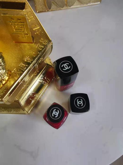 新年开运色 香奈儿LE VERNIS 指甲油 487rouge fatal诱人胭脂 超值显白显白显白！定价320 内部无盒福利品 外瓶剐蹭特价2折！ 商品图7