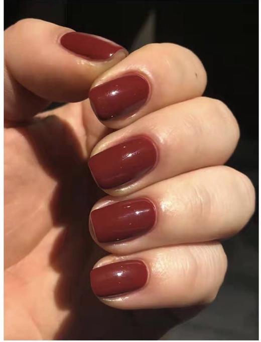 新年开运色 香奈儿LE VERNIS 指甲油 487rouge fatal诱人胭脂 超值显白显白显白！定价320 内部无盒福利品 外瓶剐蹭特价2折！ 商品图2