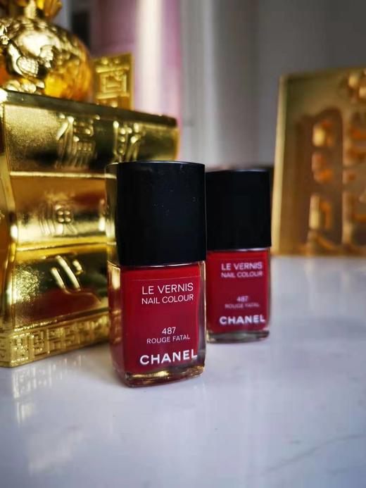 新年开运色 香奈儿LE VERNIS 指甲油 487rouge fatal诱人胭脂 超值显白显白显白！定价320 内部无盒福利品 外瓶剐蹭特价2折！ 商品图4