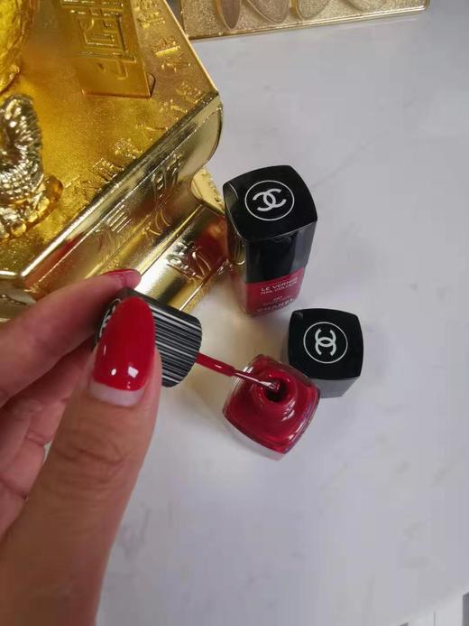 新年开运色 香奈儿LE VERNIS 指甲油 487rouge fatal诱人胭脂 超值显白显白显白！定价320 内部无盒福利品 外瓶剐蹭特价2折！ 商品图8