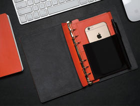 April & May  皮革笔记本