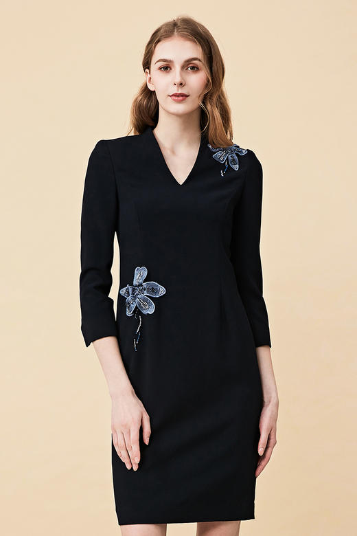 皮尔卡丹女秋季藏蓝色V领绣花长袖连衣裙气质V领淑女裙P83DL01N0
 商品图5