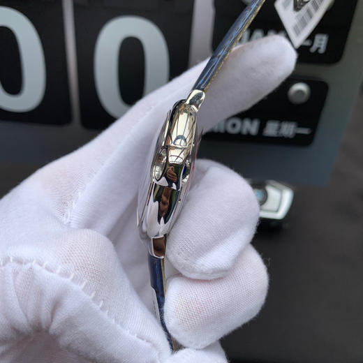 限时特价 卡地亚蓝气球系列 男款大号42mm 搭载定制全自动机械机芯 商品图5