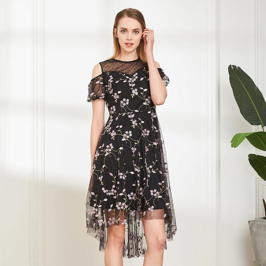 RF8E9斯尔丽夏季新品 丝质 绣花气质优雅中长款短袖连衣裙 商品图0