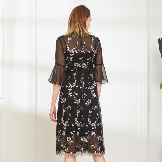 PG8A5斯尔丽夏季新品  桑蚕丝印花V领 喇叭袖中长款优雅连衣裙 商品图1