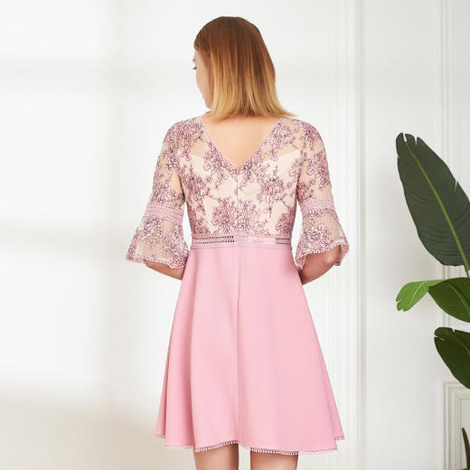 PG82C斯尔丽夏季新款花色气质蕾丝修身时尚中袖短连衣裙 商品图1