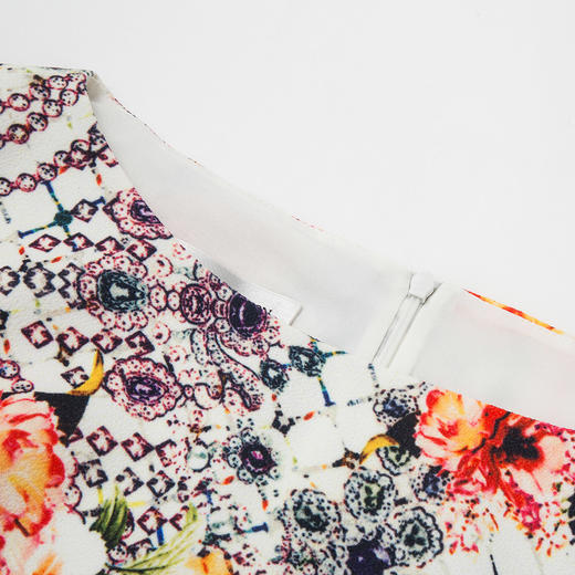 QG8A1夏季新品丝质数码印花钉珠中款宽松蕾丝长袖连衣裙 商品图3