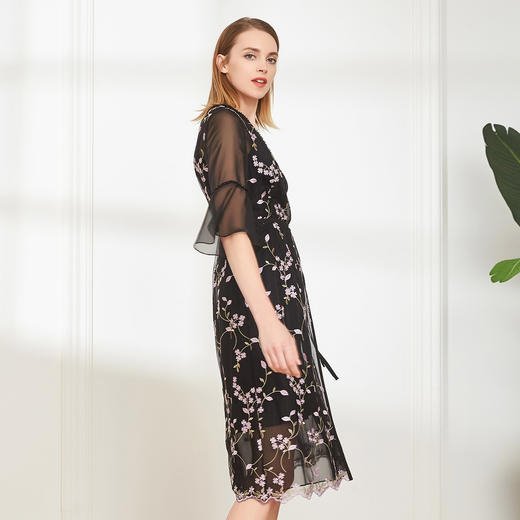 PG8A5斯尔丽夏季新品  桑蚕丝印花V领 喇叭袖中长款优雅连衣裙 商品图2