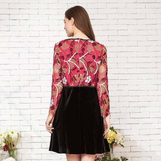 QE81C夏季新品丝绒拼接印花蕾丝中长款长袖连衣裙 商品图1