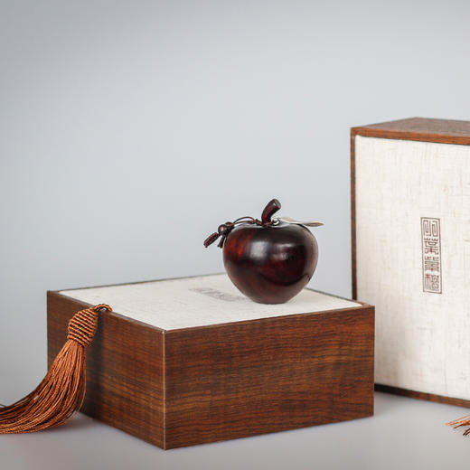 「小叶紫檀」苹果摆件 商品图1
