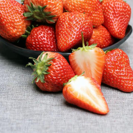 红颜 草莓 牛奶灌根 果肉甜糯 香气袭人 顺丰 包邮 商品图2