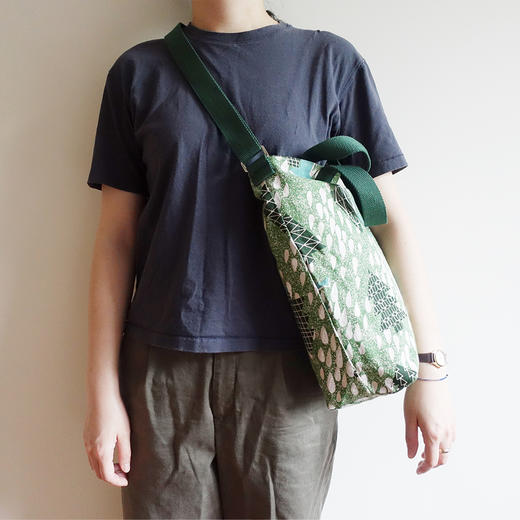 HUJI祤集VertiSling手提斜挎包插画小雨树林 商品图1